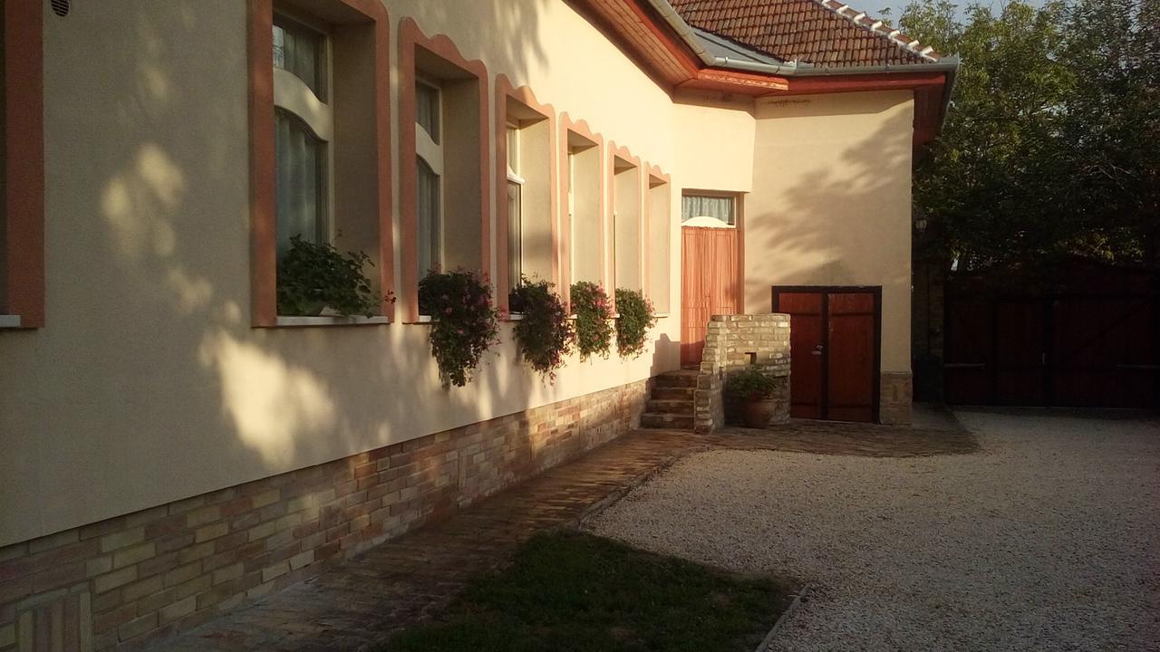 Resort La Tulipe Noire Ceglédbercel Dış mekan fotoğraf